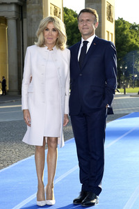 Emmanuel Macron und Brigitte Macron am Brandenburger Tor in Berlin