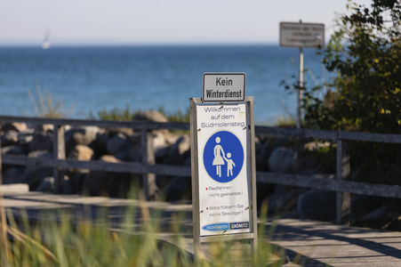 Symbolfoto Verkehrszeichen Gehweg