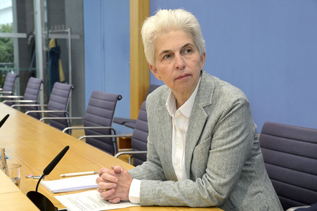 Bundespressekonferenz zum Stand der Sicherheits- und Verteidigungspolitik in Berlin