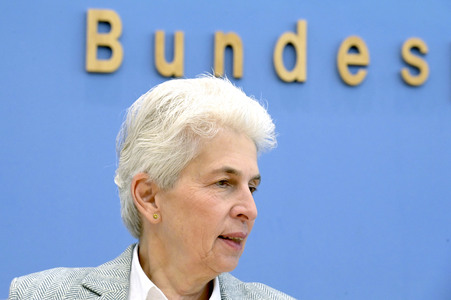 Bundespressekonferenz zum Stand der Sicherheits- und Verteidigungspolitik in Berlin