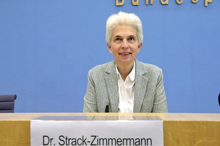 Bundespressekonferenz zum Stand der Sicherheits- und Verteidigungspolitik in Berlin