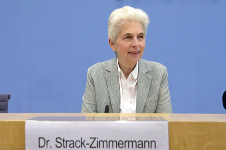 Bundespressekonferenz zum Stand der Sicherheits- und Verteidigungspolitik in Berlin