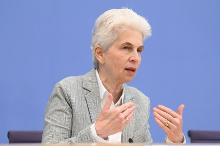 Bundespressekonferenz zum Stand der Sicherheits- und Verteidigungspolitik in Berlin