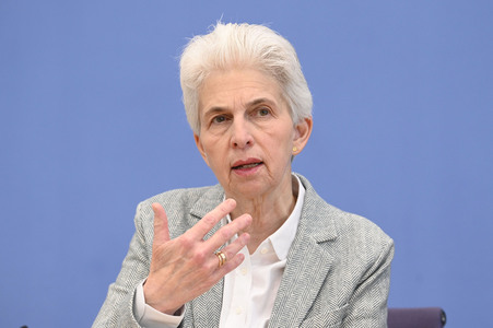 Bundespressekonferenz zum Stand der Sicherheits- und Verteidigungspolitik in Berlin