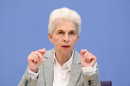 Bundespressekonferenz zum Stand der Sicherheits- und Verteidigungspolitik in Berlin