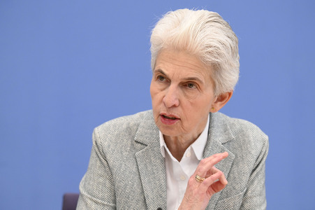 Bundespressekonferenz zum Stand der Sicherheits- und Verteidigungspolitik in Berlin