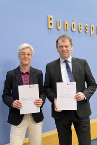 Bundespressekonferenz Sondergutachten zur Prüfung der Treibhausgas-Projektionsdaten 2024 in Berlin