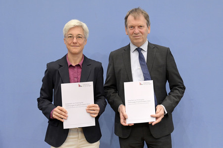 Bundespressekonferenz Sondergutachten zur Prüfung der Treibhausgas-Projektionsdaten 2024 in Berlin