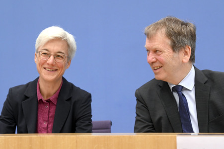 Bundespressekonferenz Sondergutachten zur Prüfung der Treibhausgas-Projektionsdaten 2024 in Berlin