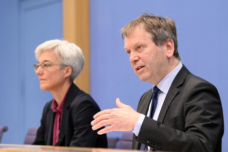 Bundespressekonferenz Sondergutachten zur Prüfung der Treibhausgas-Projektionsdaten 2024 in Berlin