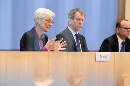 Bundespressekonferenz Sondergutachten zur Prüfung der Treibhausgas-Projektionsdaten 2024 in Berlin