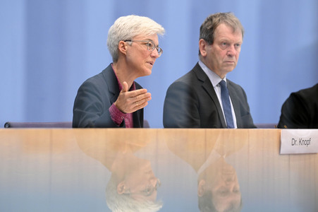 Bundespressekonferenz Sondergutachten zur Prüfung der Treibhausgas-Projektionsdaten 2024 in Berlin