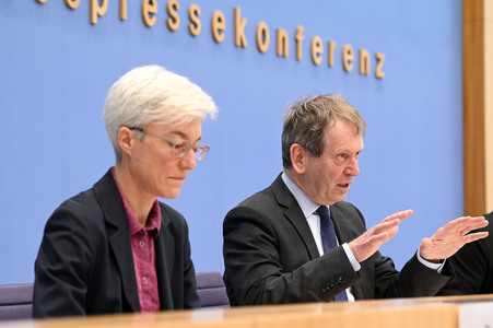 Bundespressekonferenz Sondergutachten zur Prüfung der Treibhausgas-Projektionsdaten 2024 in Berlin