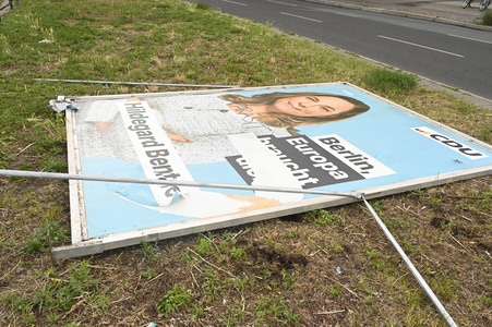 Beschädigte Wahlplakate zur Europawahl in Berlin