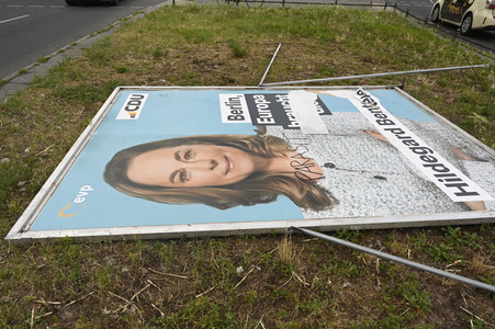 Beschädigte Wahlplakate zur Europawahl in Berlin