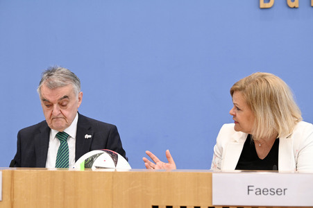 Bundespressekonferenz 10 Tage vor der EM in Berlin