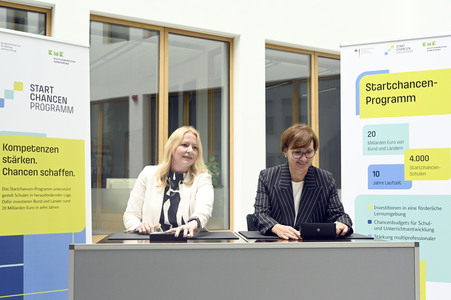 Bundespressekonferenz Unterzeichnung des Startchancen-Programms in Berlin