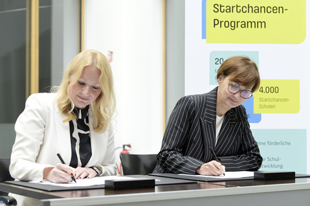 Bundespressekonferenz Unterzeichnung des Startchancen-Programms in Berlin