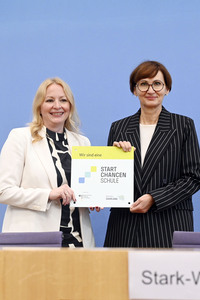 Bundespressekonferenz Unterzeichnung des Startchancen-Programms in Berlin