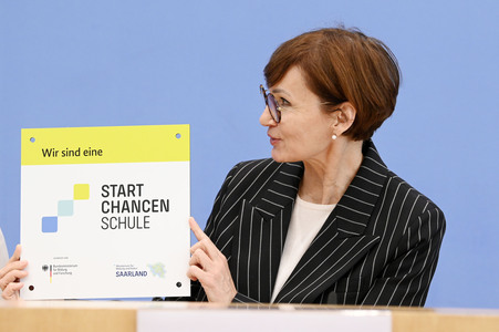 Bundespressekonferenz Unterzeichnung des Startchancen-Programms in Berlin