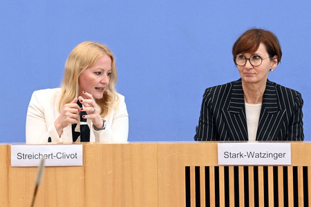 Bundespressekonferenz Unterzeichnung des Startchancen-Programms in Berlin