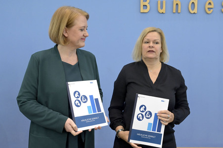 Bundespressekonferenz Bundeslagebild 'Häusliche Gewalt' in Berlin