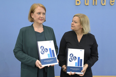 Bundespressekonferenz Bundeslagebild 'Häusliche Gewalt' in Berlin