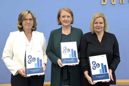 Bundespressekonferenz Bundeslagebild 'Häusliche Gewalt' in Berlin