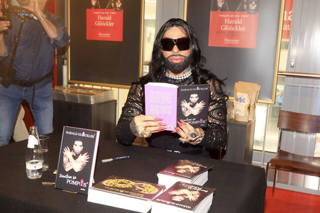 Buchvorstellung mit Harald Glööckler in Berlin