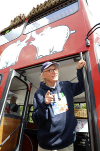 Einweihung des Ottifanten-Busses in Hamburg