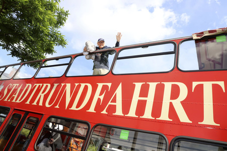 Einweihung des Ottifanten-Busses in Hamburg