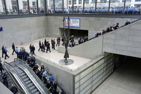 Schweigemarsch für den ermordeten Mannheimer Polizisten Rouven L. in Berlin