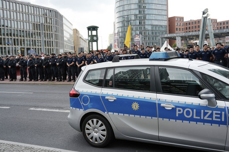 Schweigemarsch für den ermordeten Mannheimer Polizisten Rouven L. in Berlin