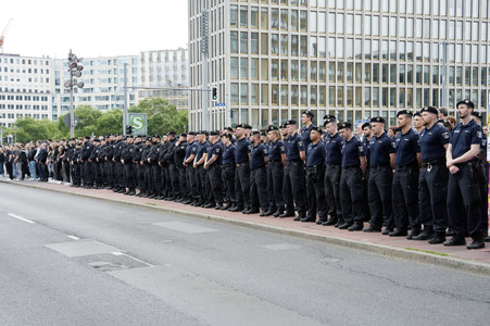 Schweigemarsch für den ermordeten Mannheimer Polizisten Rouven L. in Berlin