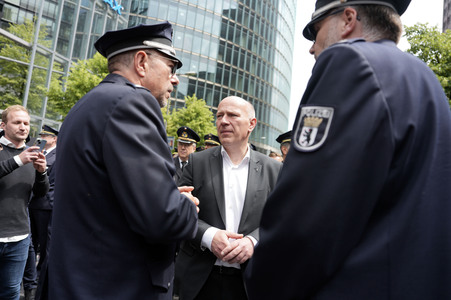 Schweigemarsch für den ermordeten Mannheimer Polizisten Rouven L. in Berlin