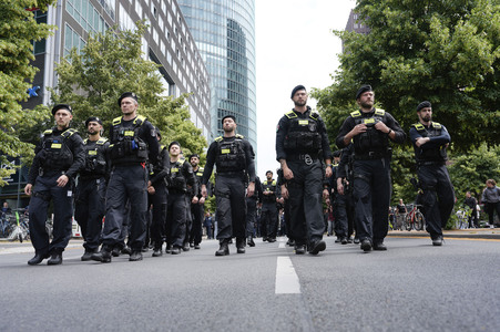 Schweigemarsch für den ermordeten Mannheimer Polizisten Rouven L. in Berlin