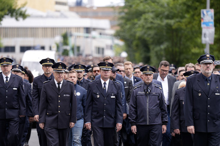 Schweigemarsch für den ermordeten Mannheimer Polizisten Rouven L. in Berlin