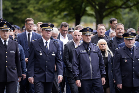 Schweigemarsch für den ermordeten Mannheimer Polizisten Rouven L. in Berlin