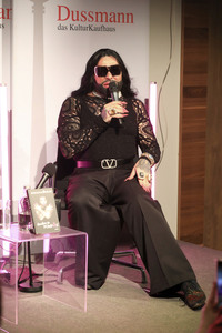 Buchvorstellung mit Harald Glööckler in Berlin