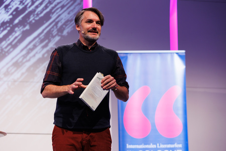 Saša Stanišić bei der lit.Cologne 2024 in Köln