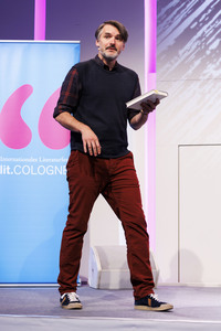 Saša Stanišić bei der lit.Cologne 2024 in Köln