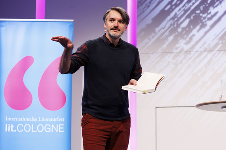Saša Stanišić bei der lit.Cologne 2024 in Köln