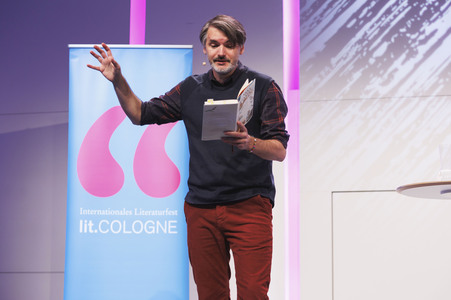 Saša Stanišić bei der lit.Cologne 2024 in Köln