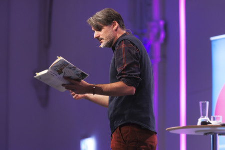 Saša Stanišić bei der lit.Cologne 2024 in Köln