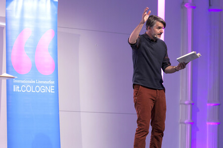 Saša Stanišić bei der lit.Cologne 2024 in Köln