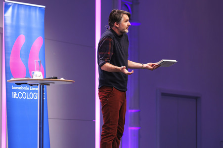 Saša Stanišić bei der lit.Cologne 2024 in Köln