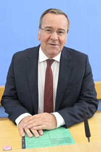 Bundespressekonferenz Neuer Wehrdienst in Berlin