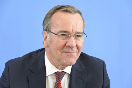 Bundespressekonferenz Neuer Wehrdienst in Berlin