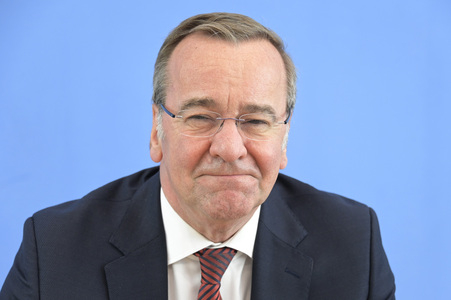 Bundespressekonferenz Neuer Wehrdienst in Berlin