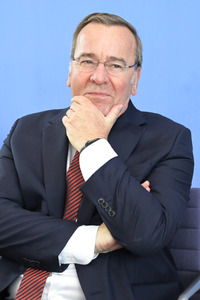 Bundespressekonferenz Neuer Wehrdienst in Berlin